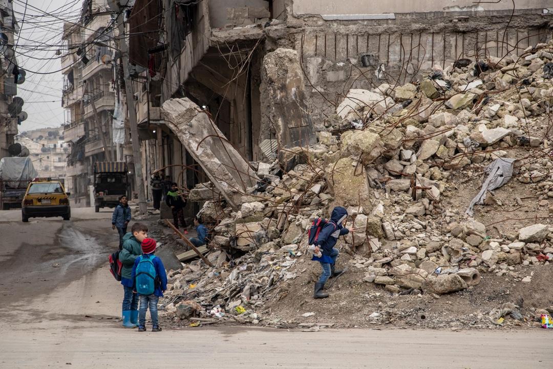 Dix ans de guerre en Syrie et quinze d’engagement sur le terrain : le témoignage de Tommaso Saltini