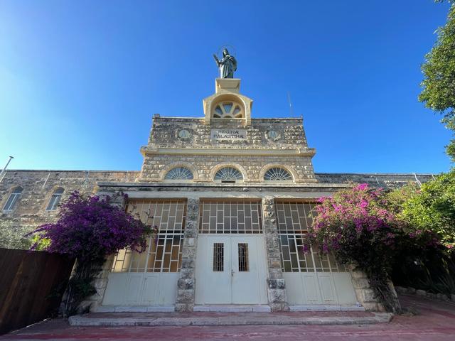 Mary, Queen of Palestine: A Gaze that Embraces