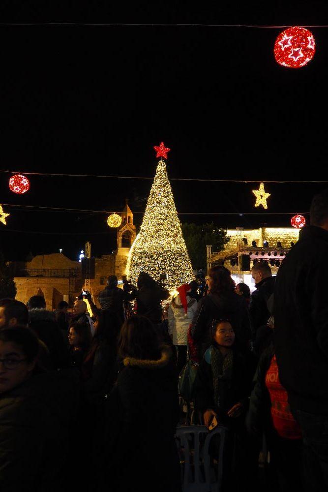Mit Advent leuchtet Bethlehem mit Frieden und Hoffnung