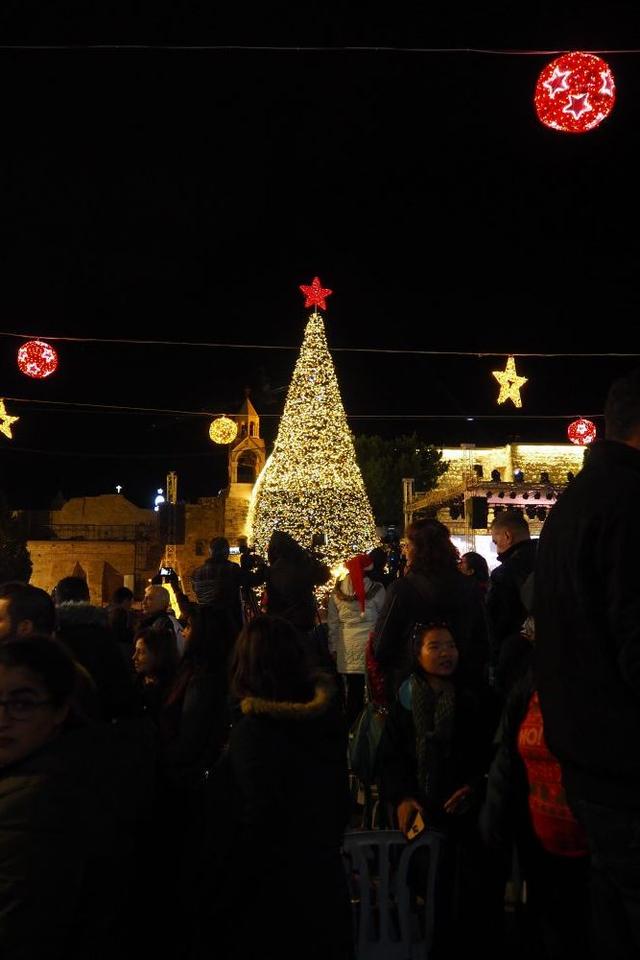 Mit Advent leuchtet Bethlehem mit Frieden und Hoffnung