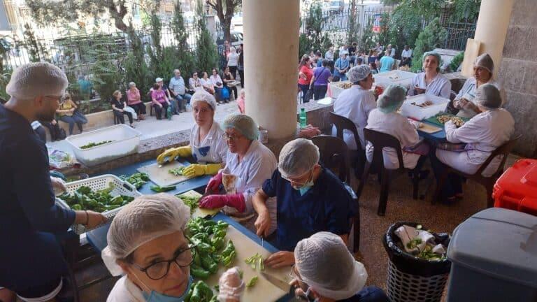 Syria: Hope for peace starting with a hot meal