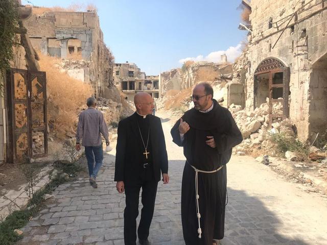 El cardenal Bagnasco nos visita en Alepo: «un signo de esperanza para todos»