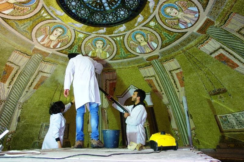 The works continue at Gethsemane: highlighting the gold in the central dome