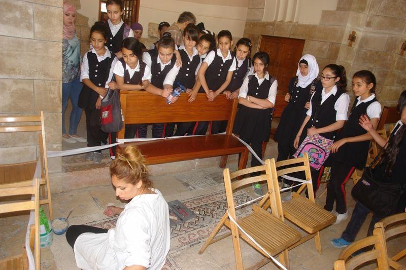 Auf Entdeckungstour am Dominus Flevit: Der erste Besuch für 15 Mädchen einer Schule vom Ölberg
