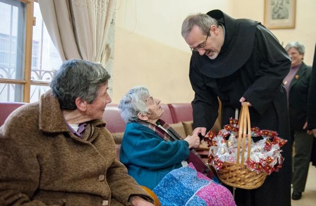 “In Bethlehem, like everywhere in the world, Jesus is the face of the suffering” – Nicoletta’s experience with the elderly in Bethlehem