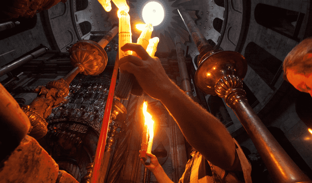 Das Heilige Feuer: Die orthodoxe Tradition bringt uns zurück zum Geheimnis von Ostern