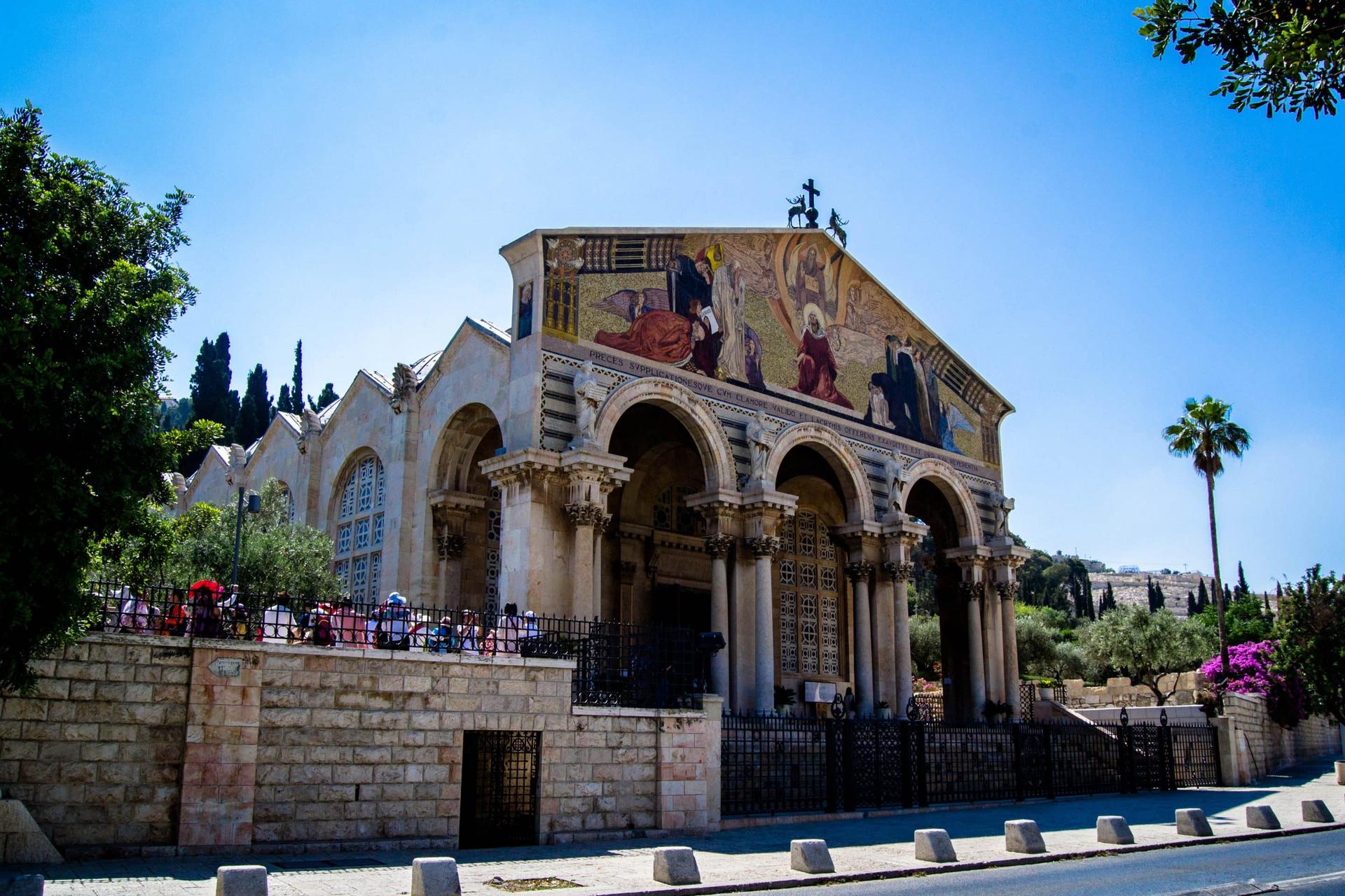 Gethsemane – Mount of Olives: the garden, the basilica and the grotto The landmarks of the Passion