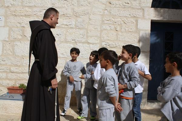 Von Sizilien nach Betlehem: Die Franziskaner helfen den Ärmsten