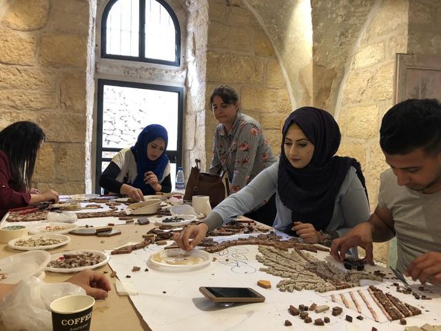 New mosaicists in Bethlehem: stories of the people attending the courses