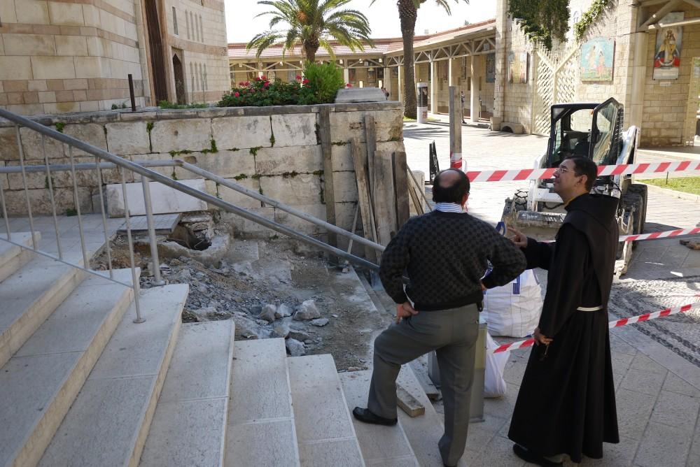 Nazareth: small but important works in the Church of the Annunciation to break down architectural barriers
