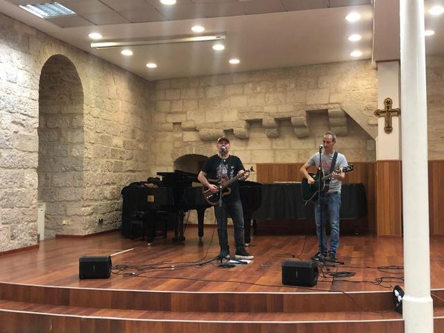 Famous songwriter Gatto Panceri in concert with the Jerusalem Magnificat Institute