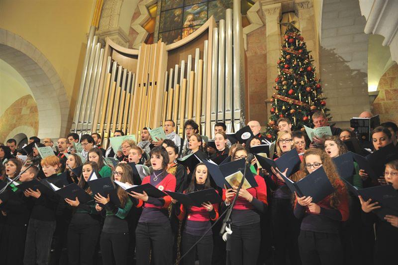 Belén: los coros del Magnificat junto al Coro Clairière del Conservatorio de la Suiza italiana en la misa de Navidad