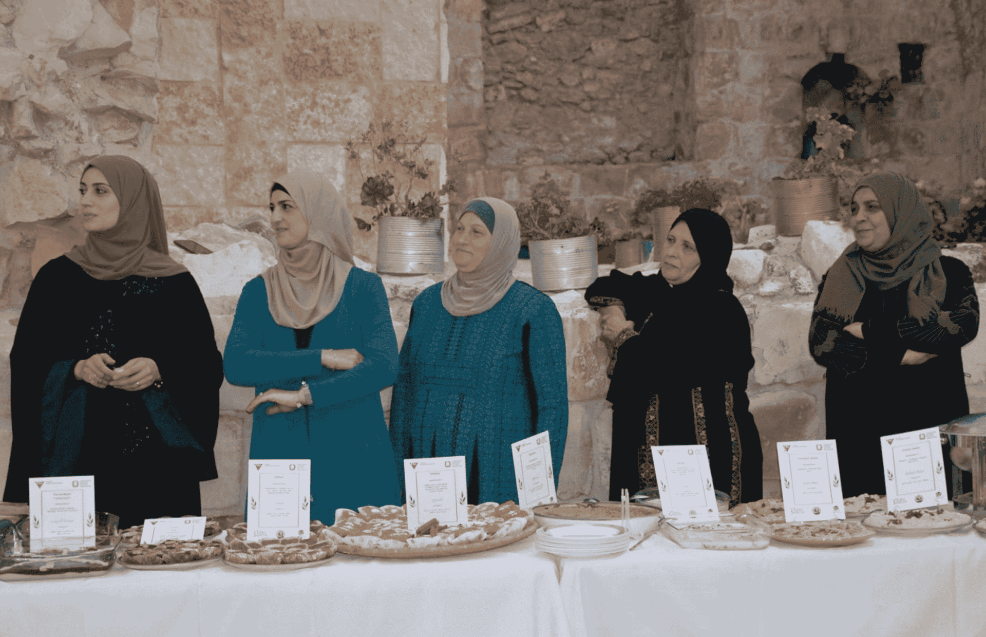 Holy Land: women of yesterday and of today
