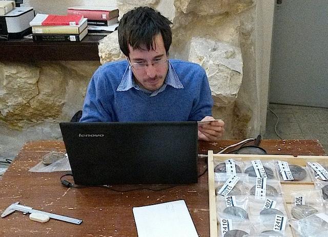 Jacopo and the medals of the Piccirillo collection: the story of a volunteer archaeologist in Jerusalem