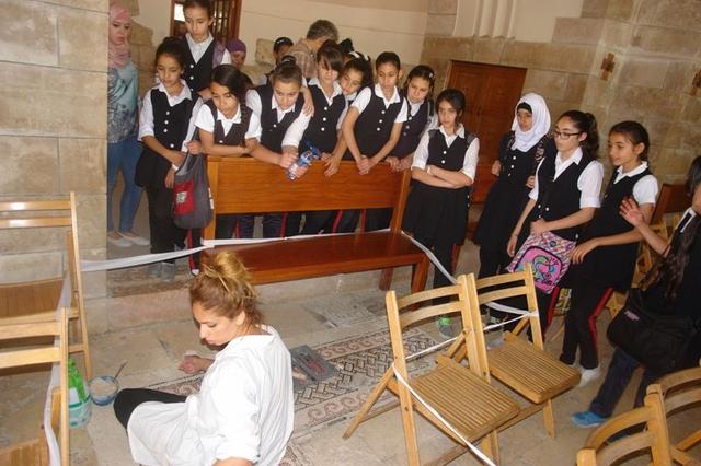 Discovering the Dominus Flevit: first visit for 15 girls from a school at the Mount of Olives