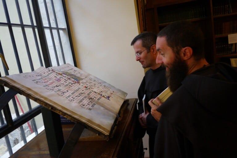 Preserving and transmitting a history of dialogue: successful exhibition of manuscripts at the Library of the Custody