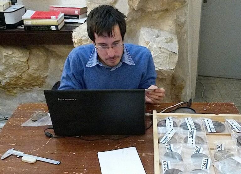 Jacopo and the medals of the Piccirillo collection: the story of a volunteer archaeologist in Jerusalem