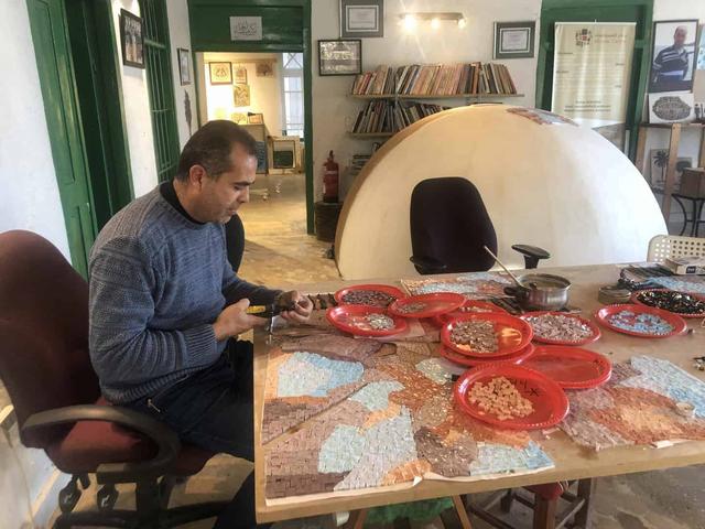 “Qui ho trovato me stesso”. Storia di Raed mosaicista a Gerico