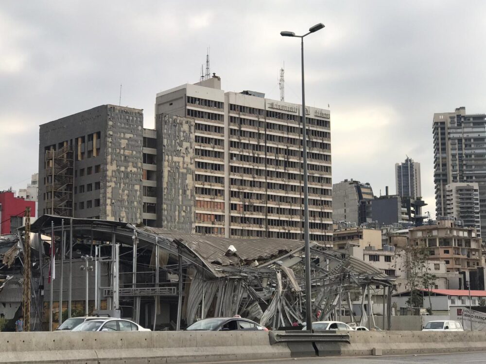 Beirut, strade e palazzi distrutti