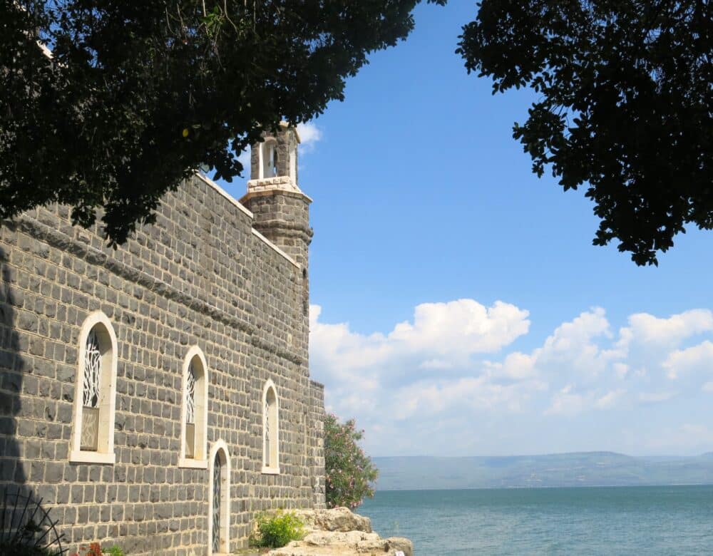 La chiesa del Primato di Pietro sulle rive del lago Tiberiade.
